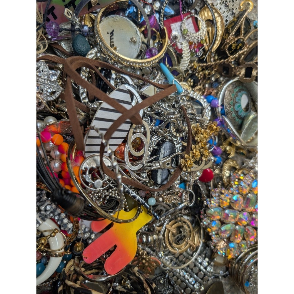 4 Lbs Mixed Craft Jewelry Lot Rhinestone Beaded Repurpose Harvest Lot 2 - Picture 5 of 7